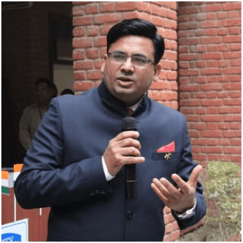 Dr Ajay Rana addressing a convocation ceremony