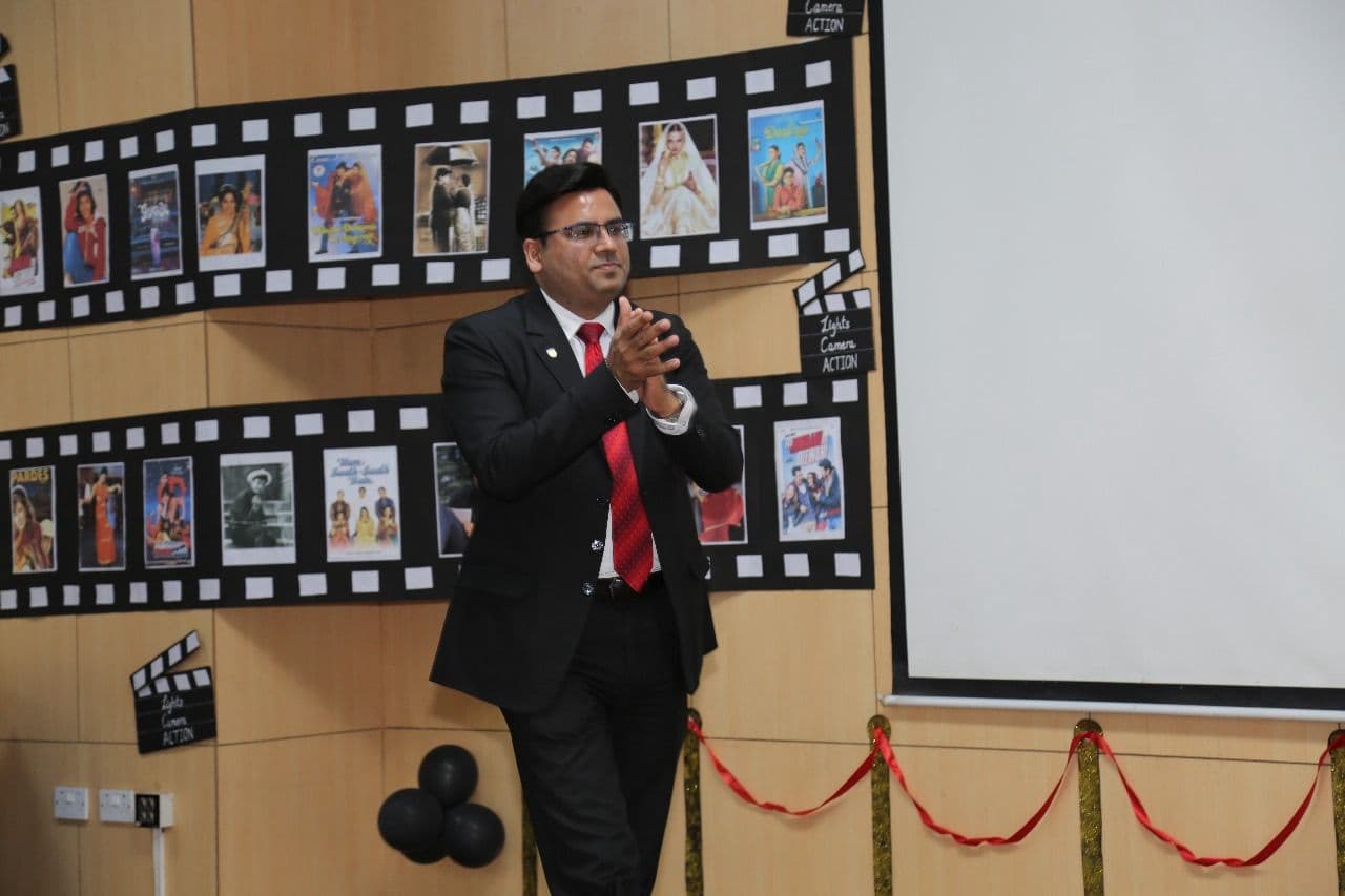 Dr Ajay Rana engaging with international delegates and faculty