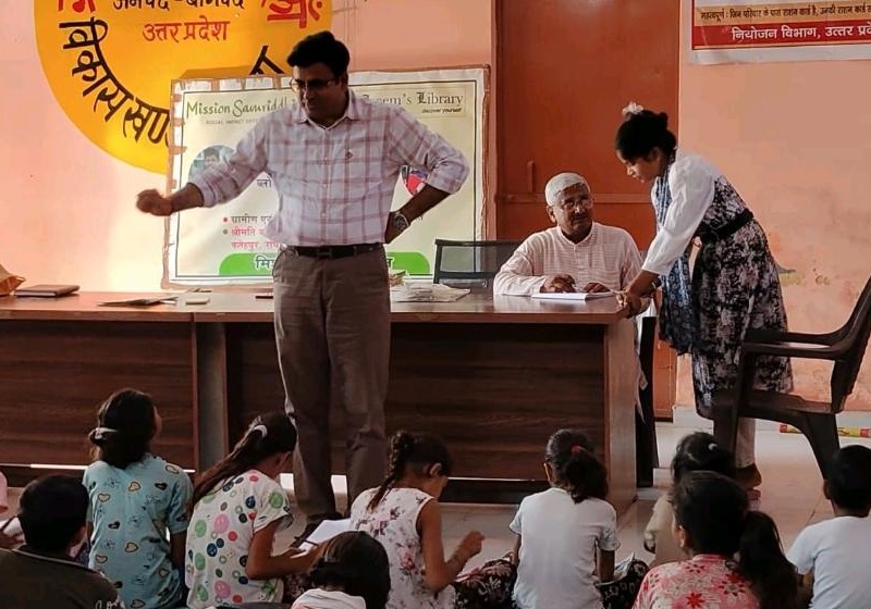 Dr Ajay Rana interacting with students and teachers in classroom